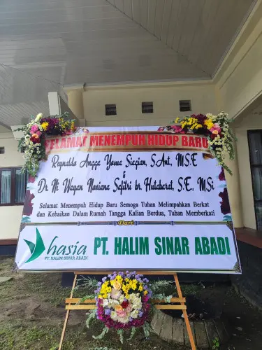 Papan Bunga Pernikahan rumahdukamentengpalangkaraya di Rumah Duka Menteng Palangkaraya