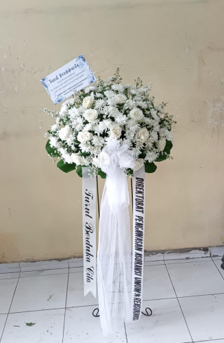 Standing Flower rumahdukamentengpalangkaraya King Florist – Rangkaian Bunga Elegan untuk Berbagai Ac