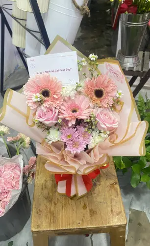 Tersedia Buket Bunga Artifical, Buket Uang, Buket Snack & Buket Boneka Wisuda di Rumah Duka Menteng Palangkaraya